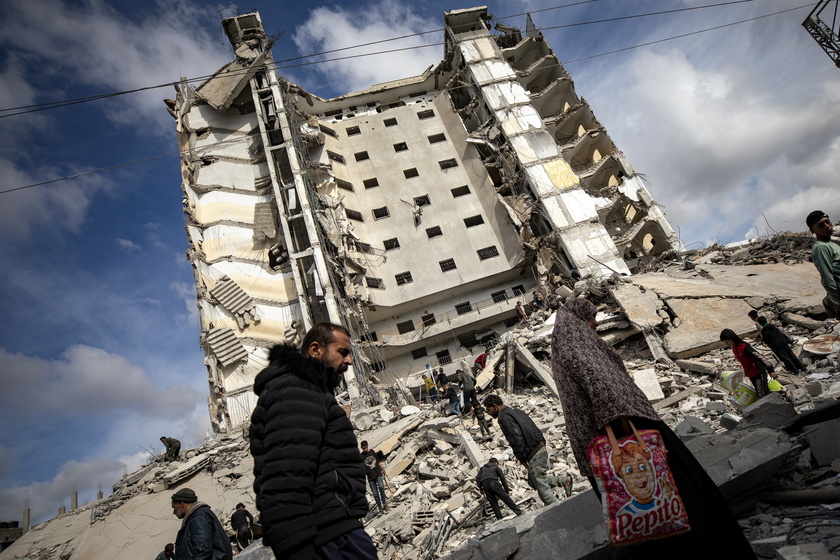 Palestinians inspect the area following Israeli airstrike on Rafah - RIPRODUZIONE RISERVATA