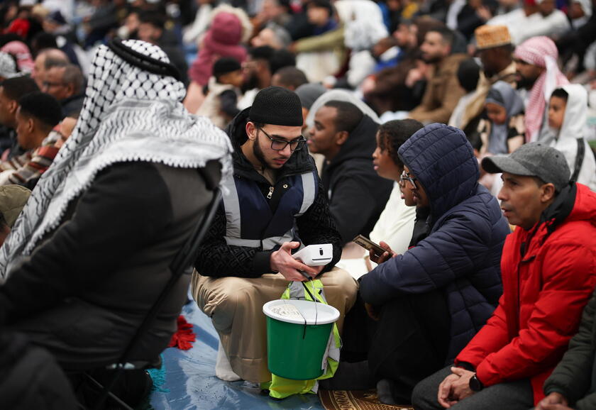 Muslim worshippers celebrate Eid al-Fitr in Manchester © ANSA/EPA