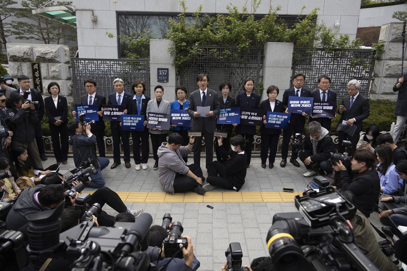 Leader of the Rebuilding Korea Party Cho Kuk delivers press conference in Seoul - RIPRODUZIONE RISERVATA