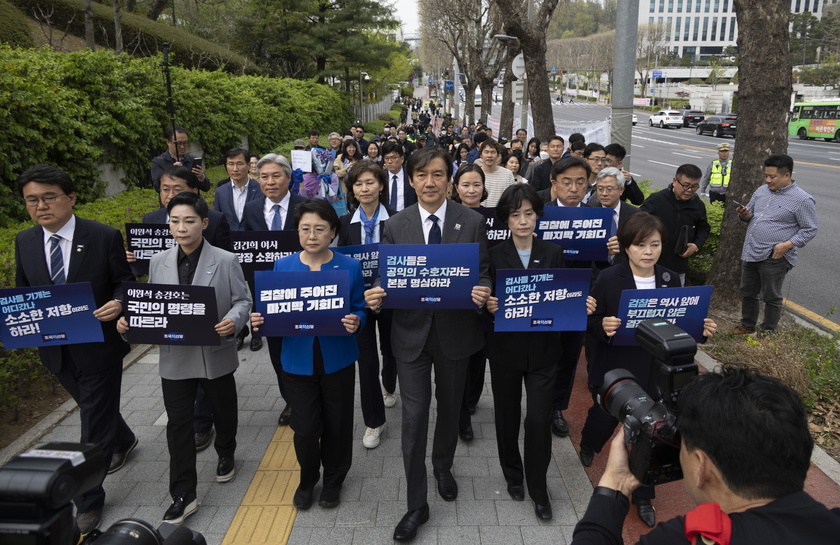 Leader of the Rebuilding Korea Party Cho Kuk delivers press conference in Seoul - RIPRODUZIONE RISERVATA