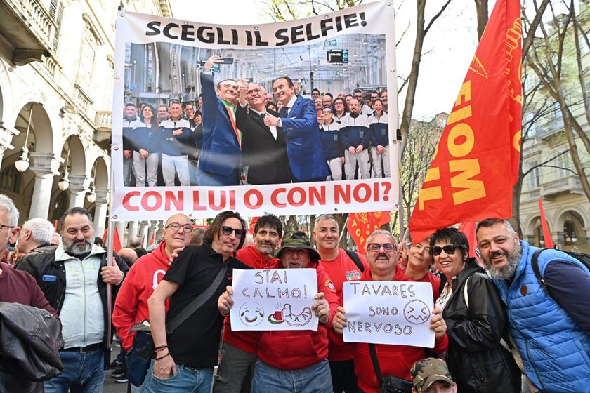 ++ Tutti in piazza per Mirafiori, migliaia al corteo a Torino ++ - RIPRODUZIONE RISERVATA