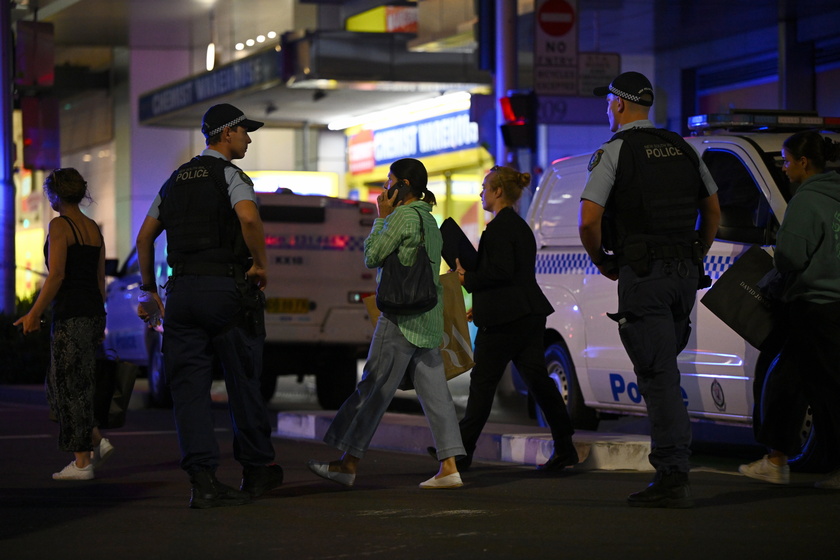 Police respond to reports of multiple stabbings at Sydney mall - RIPRODUZIONE RISERVATA