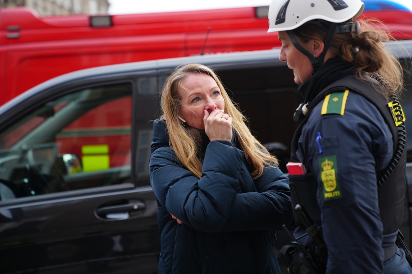 ++ In fiamme la Borsa di Copenaghen, crollata la guglia ++ - RIPRODUZIONE RISERVATA