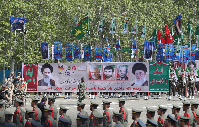 Iran holds celebrations on National Army Day