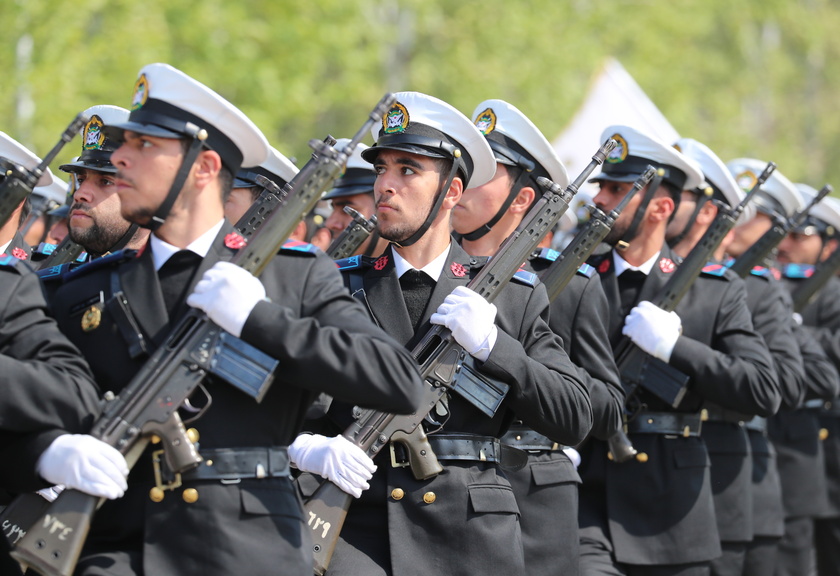 Iran holds celebrations on National Army Day