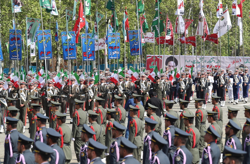 Iran holds celebrations on National Army Day