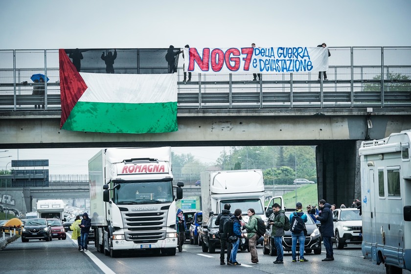 G7: corteo contro vertice, bloccata la tangenziale a Venaria