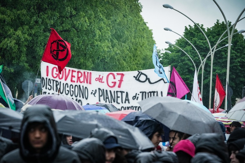 G7: partita la manifestazione a Venaria Reale contro il vertice