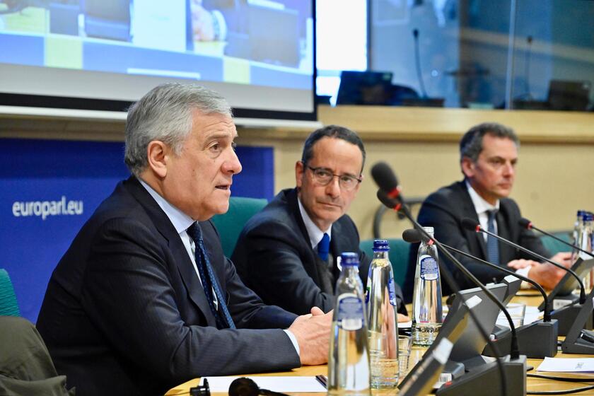 Tajani,  'il voto alle Europee non sia condizionato da fake news ' - RIPRODUZIONE RISERVATA