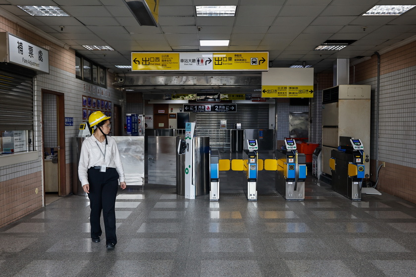 Aftermath of a magnitude 7.5 earthquake near Hualien - RIPRODUZIONE RISERVATA