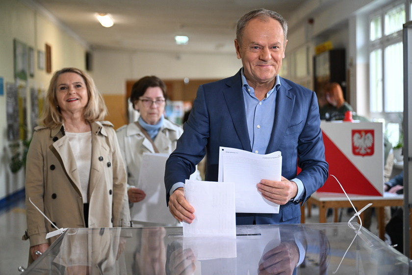 Polish Prime Minister Donald Tusk votes in local election in Poland - RIPRODUZIONE RISERVATA