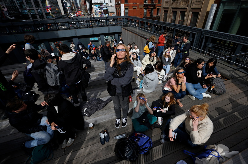 Partial solar eclipse in New York City - RIPRODUZIONE RISERVATA