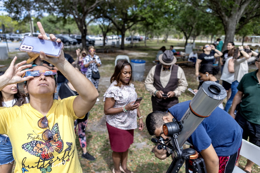 Partial solar eclipse in Florida - RIPRODUZIONE RISERVATA