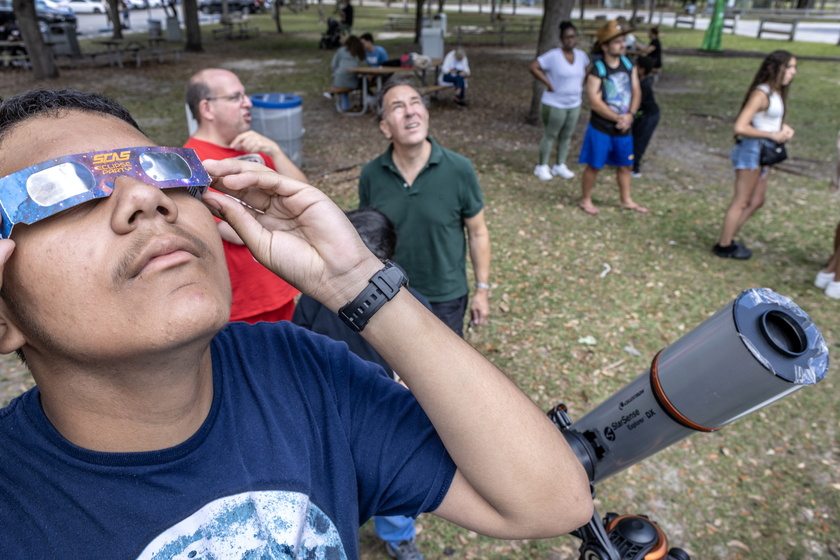 Partial solar eclipse in Florida - RIPRODUZIONE RISERVATA