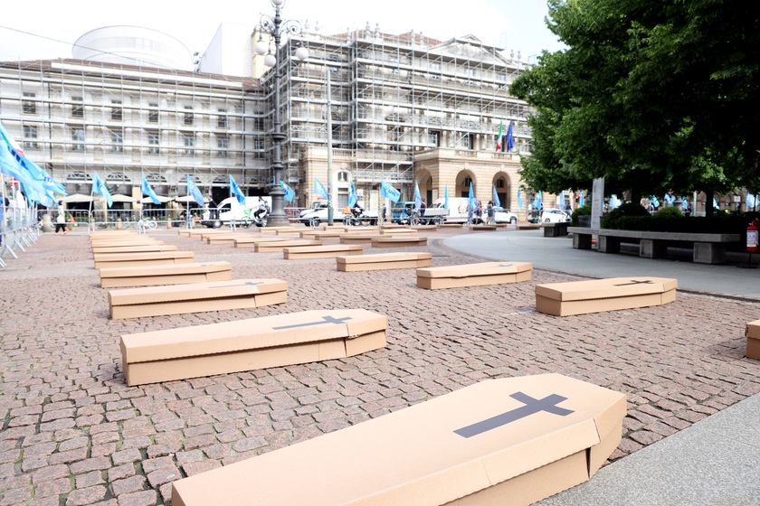 Uil porta 172 bare in piazza Scala contro morti sul lavoro