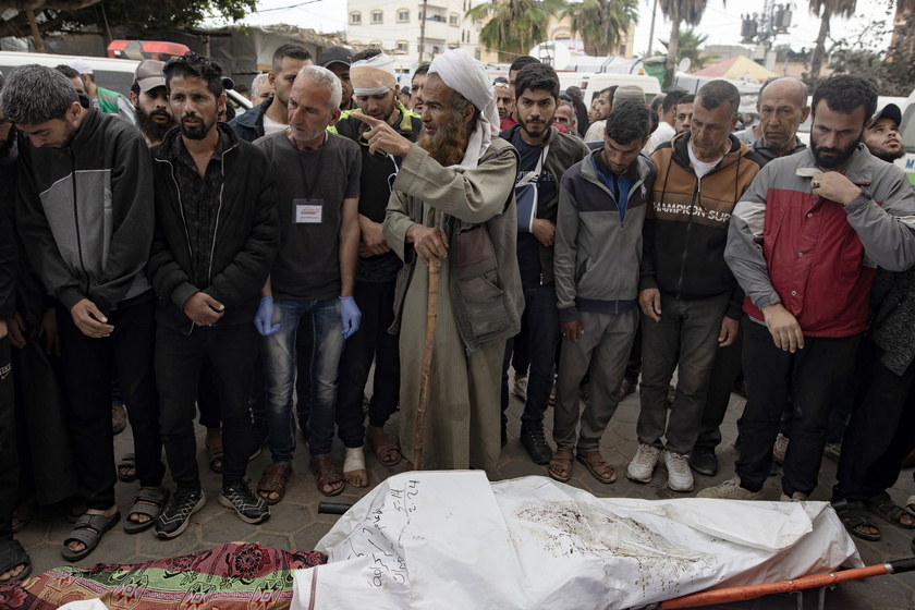 Palestinians mourn their dead after Israeli air strikes on central Gaza