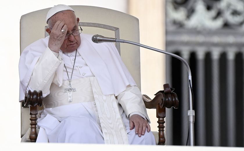 Il Papa, preghiamo per la pace, guerra è sempre una sconfitta