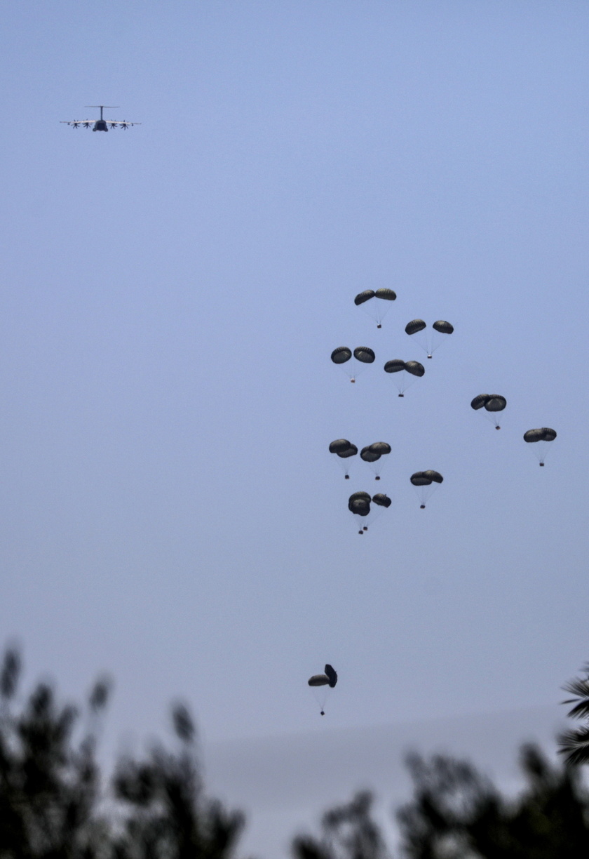 Humanitarian aid airdropped over southern city of Khan Younis