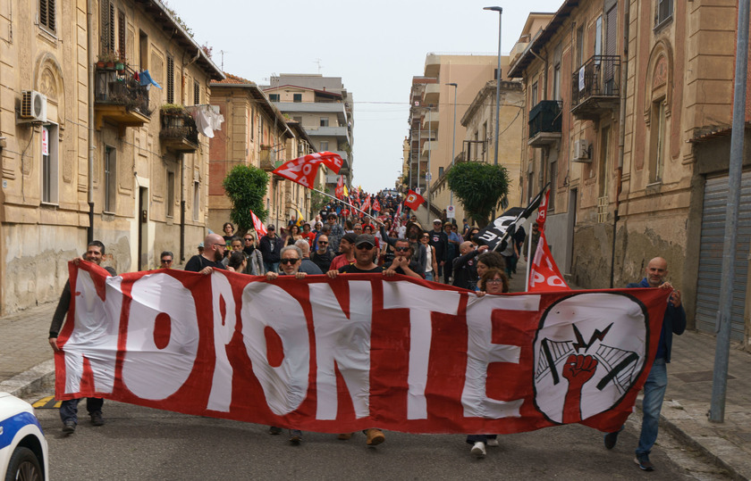 In migliaia a manifestazione No Ponte a Villa San Giovanni