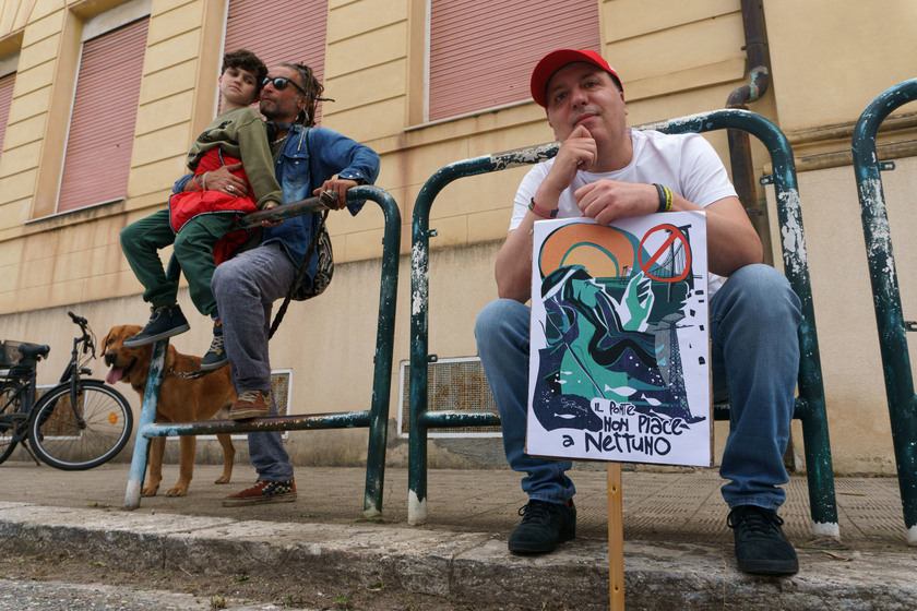 In migliaia a manifestazione No Ponte a Villa San Giovanni