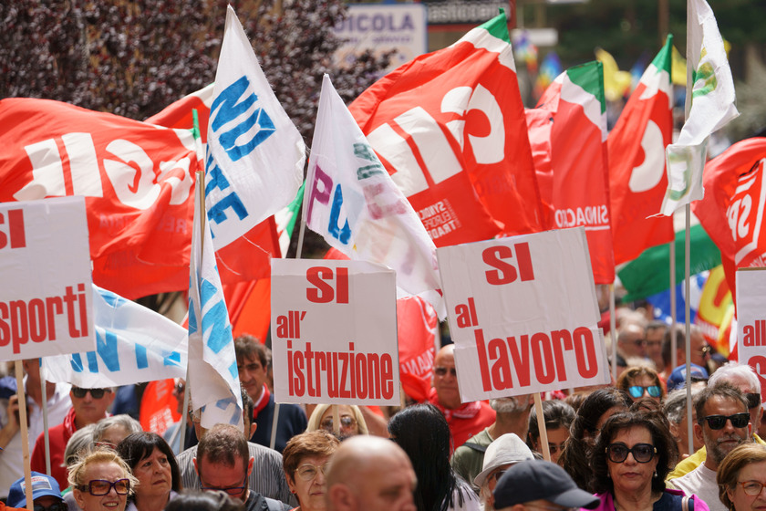 In migliaia a manifestazione No Ponte a Villa San Giovanni