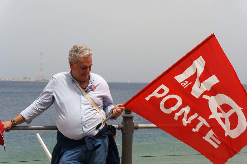 In migliaia a manifestazione No Ponte a Villa San Giovanni