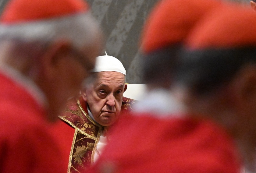 Il Papa nella Basilica di S.Pietro per la messa di Pentecoste