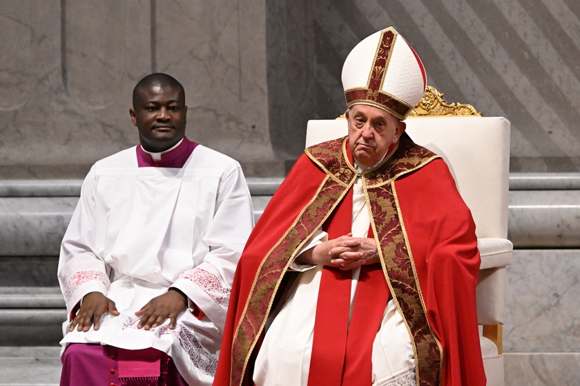 Il Papa nella Basilica di S.Pietro per la messa di Pentecoste