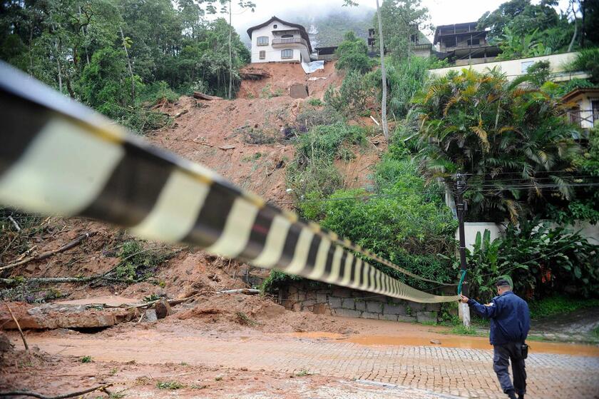 Brasile: il bilancio delle inondazioni supera i 100 morti