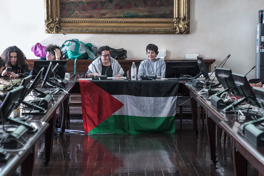 Pro Palestina, l'occupazione del rettorato a Torino va avanti