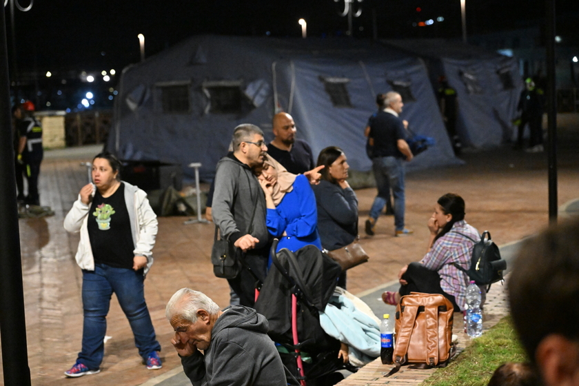 Campi Flegrei: notte in strada, in tanti rientrano a casa