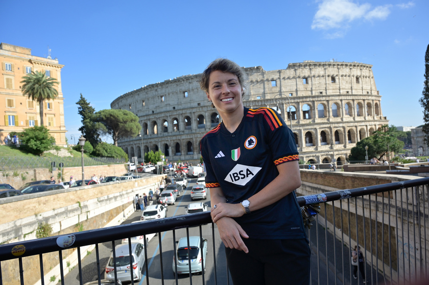 Calcio femminile: Valentina Giacinti per le strade di Roma