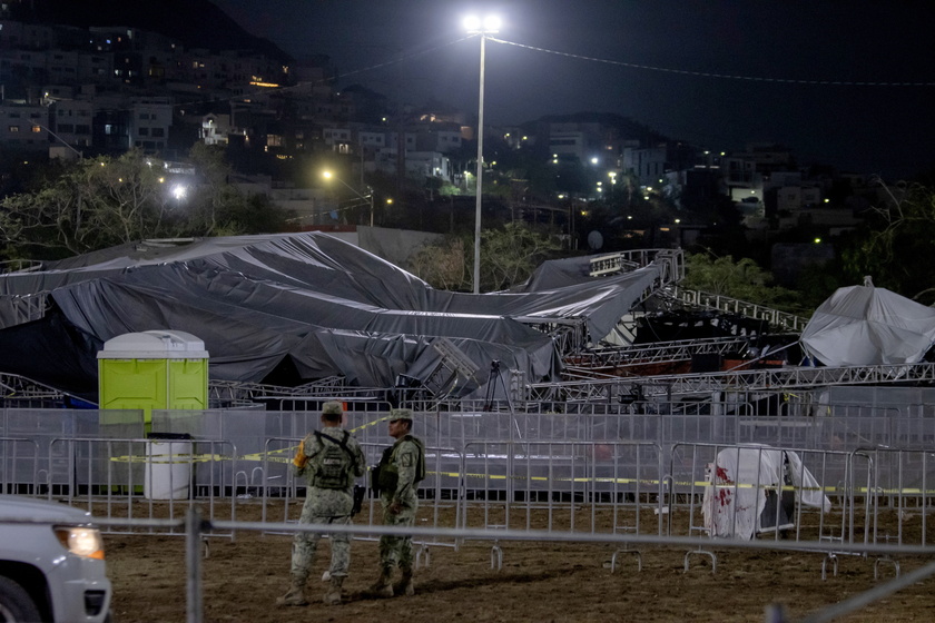 At least 9 dead and 50 injured after stage collapsed at Mexico opposition campaign rally