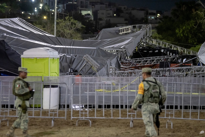 At least 9 dead and 50 injured after stage collapsed at Mexico opposition campaign rally