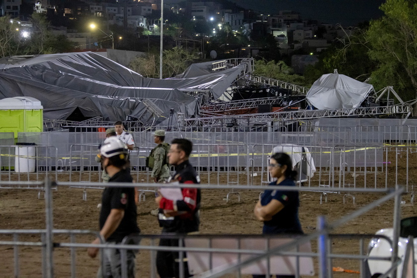 At least 9 dead and 50 injured after stage collapsed at Mexico opposition campaign rally