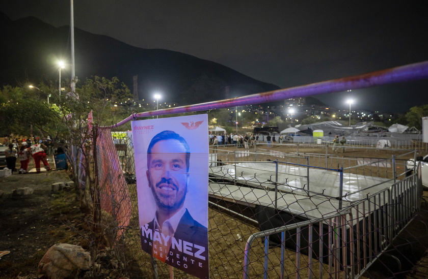 At least 9 dead and 50 injured after stage collapsed at Mexico opposition campaign rally