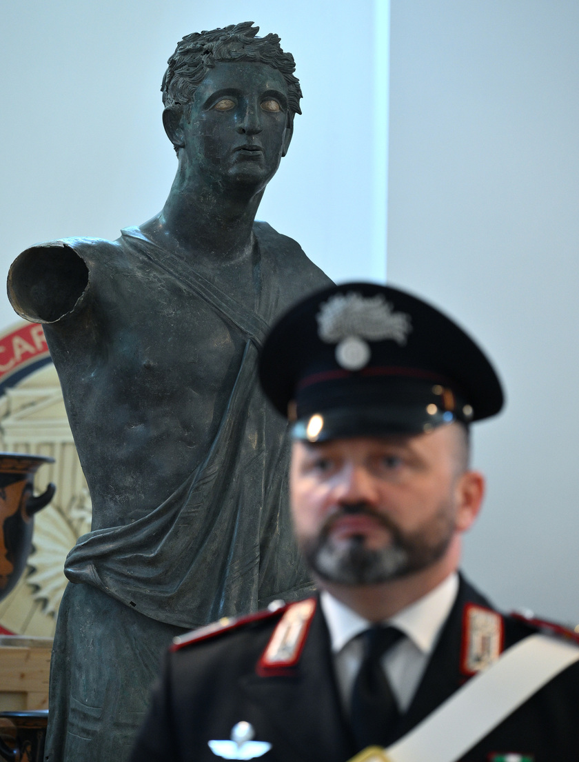 Carabinieri riportano in Italia 600 opere d'arte Usa