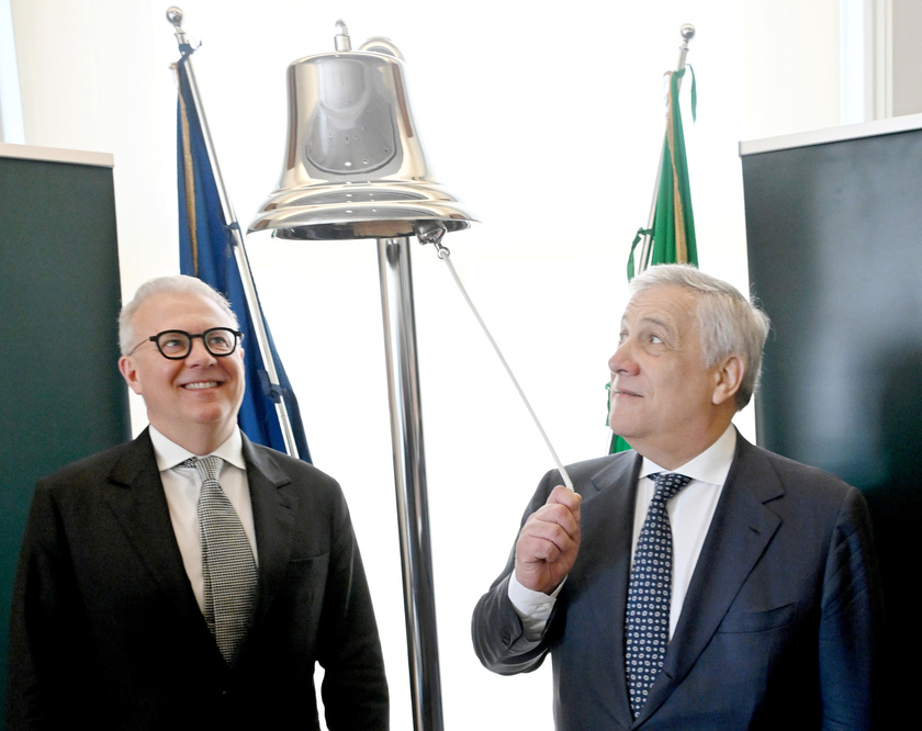 Tajani incontra i vertici di Borsa,'servono più quotate'