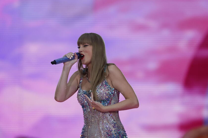 Spanish fans wait for Taylor Swift's concert in Madrid