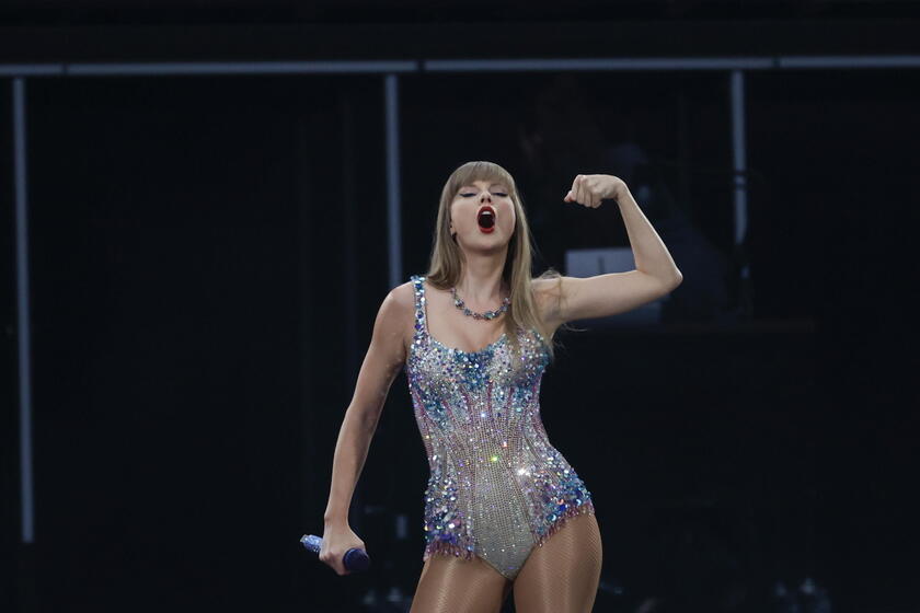 Spanish fans wait for Taylor Swift's concert in Madrid