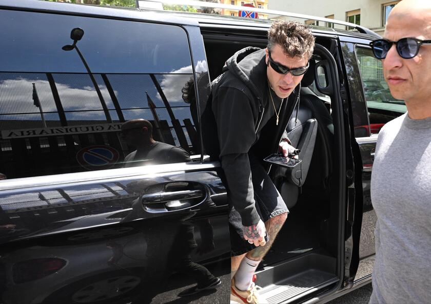 Fedez al tribunale di piazzale Clodio