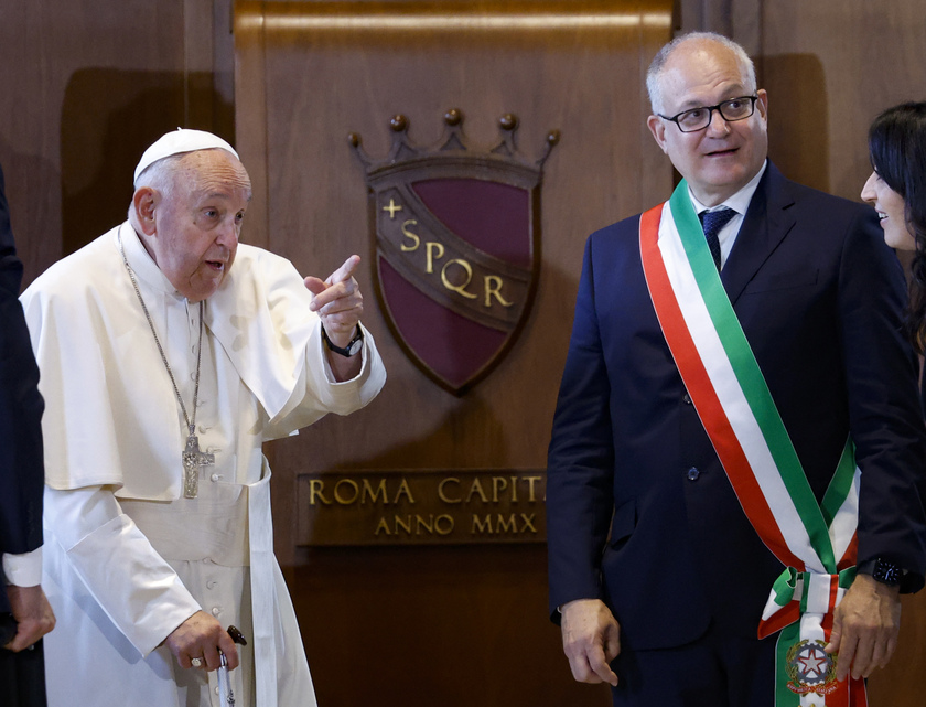 Il Papa, Roma sia al servizio degli ultimi