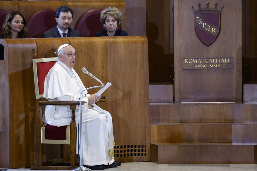 Il Papa, Roma sia al servizio degli ultimi