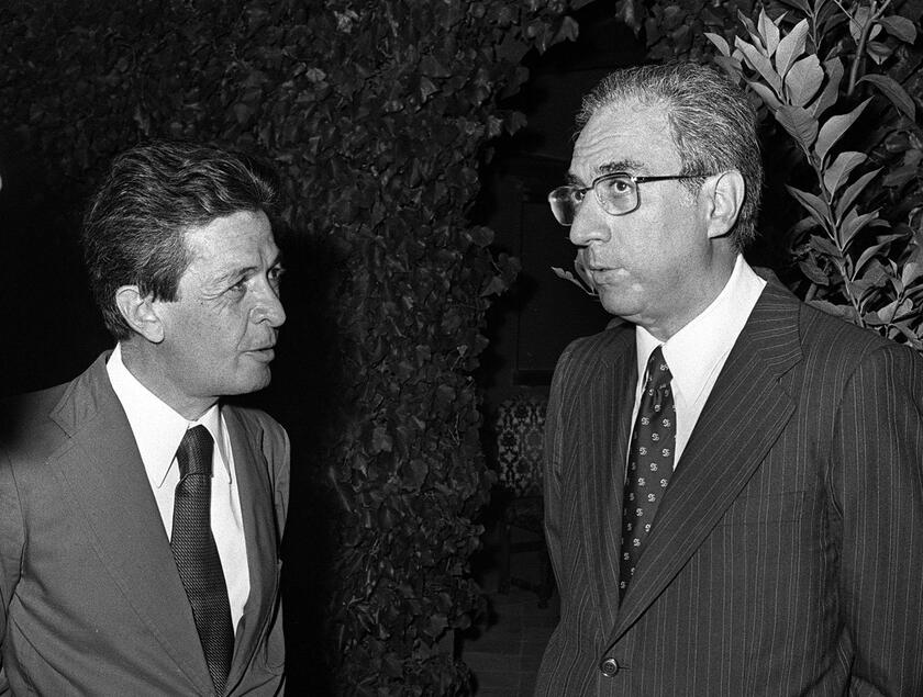 Francesco Cossiga, all'epoca ministro degli Interni, con Berlinguer, allora segretario del Pci