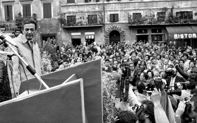 Una manifestazione del Pci in piazza Navona, 1984