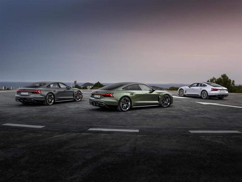 Audi, rinnovata la gamma e-tron GT: potenza fino a 925 CV