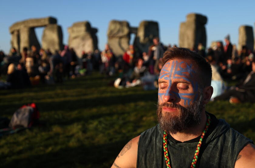 In 15mila festeggiano il solstizio d'estate a Stonehenge