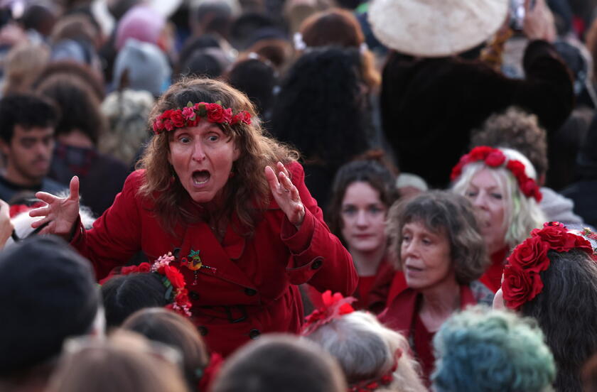 In 15mila festeggiano il solstizio d'estate a Stonehenge