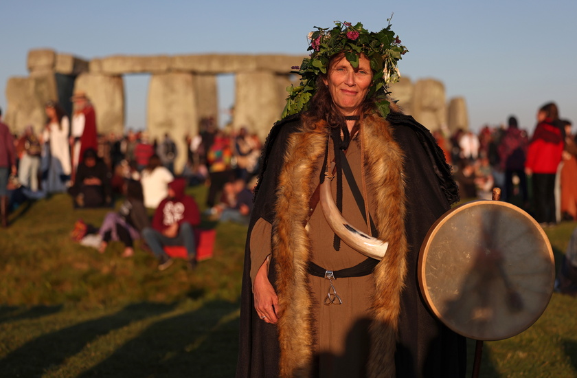 In 15mila festeggiano il solstizio d'estate a Stonehenge