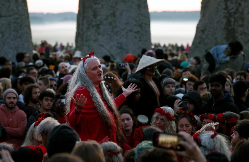 In 15mila festeggiano il solstizio d'estate a Stonehenge